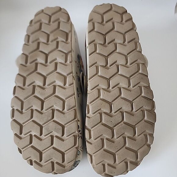 Floral Women's Clogs - Picture 6 of 6